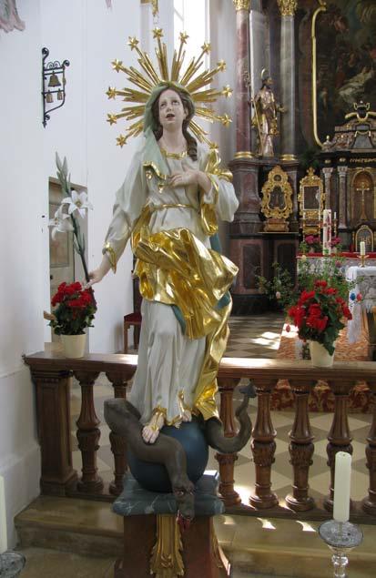 8 und 9: Nach dem Brand war die Metall-Lilie der Maria nicht mehr