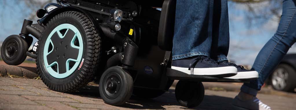 Der drehmomentstarke Vierpol-Motor mit 6 oder 10 km/h liefert konsequente Leistung und Geschwindigkeit über die gesamte Lebensdauer des Elektro- Rollstuhls hinweg.