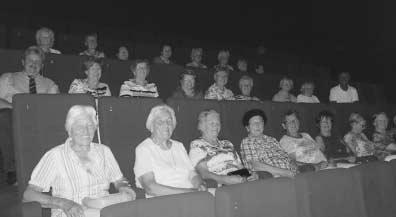 Kinobesuch unserer Senioren Seniorenkino Das Seniorenforum des Marktes Kallmünz bot wieder einmal einen Kinobesuch im Starmexx-Kino in Burglengenfeld an und besuchte den brandneuen Kinofilm Maria-
