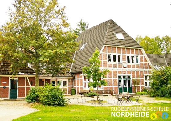 Die Rudolf- Steiner-Schule Nordheide arbeitet nach der Pädagogik Rudolf Steiners, die auch als Waldorfpädagogik bekannt ist.