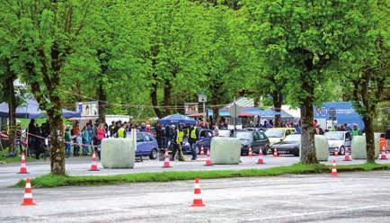 Rennfahrzeuge, die auch deutlich modifiziert sein dürfen, gehen in der Division II an den Start. Innerhalb der Divisionen wird nochmals nach Hubraumklassen unterschieden.