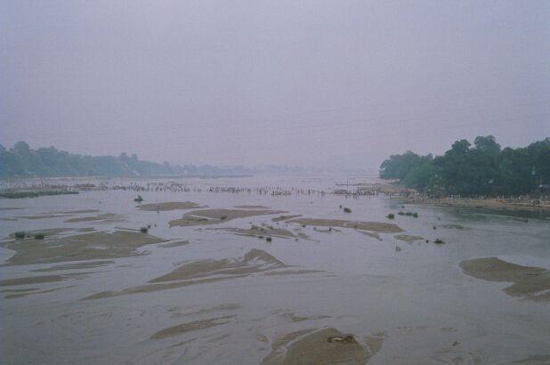 2.1 Buddha, Fluss Neranjara Am Ufer dieses Flusses er heißt Neranjara erfuhr Buddha seine