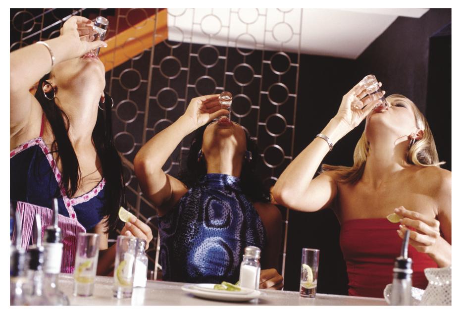 Alkohol 15 Mio Alkoholabhängige in den USA Fett- und wasserlöslich Hypothermie / Diuretikum Toleranz fast immer funktionell Dreiphasiger Entzug
