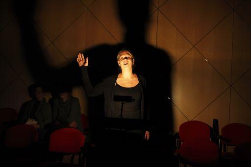 Stephanie Köhler Anna Blume von Kurt Schwitters Nostalgie, Solo für 1 Dirigenten Foto: Barbara Fahle von