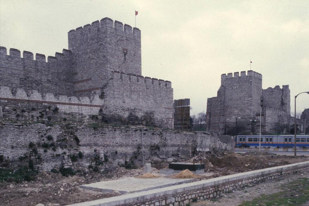 Istanbul, Landmauer des