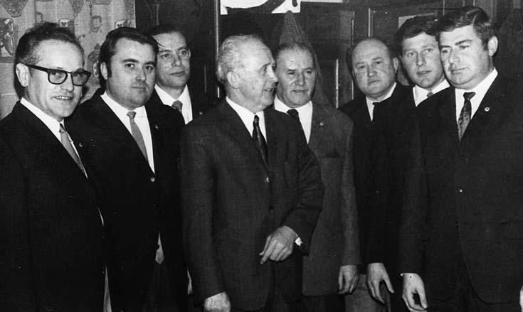 Die Vorstandschaft von 1968-1974 mit Gausportleiter Toni Fleischmann Am 14. März 1968 waren endlich 8O ADAC-Mitglieder der Gruppe Altdorf beigetreten. In der Gründungsversammlung des 1.