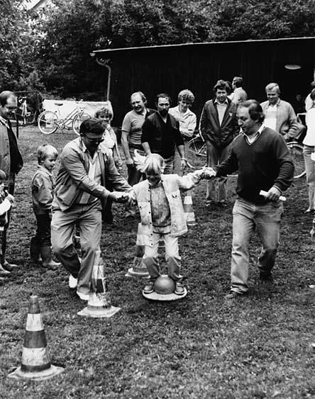 Fuchsjagd 1975 Lasst die Puppen tanzen - Faschingsball 1976 Das Jahr 1976 In der Jahreshauptversammlung 1976 hielt Gau-Vorsitzender Steiniger persönlich das Referat.