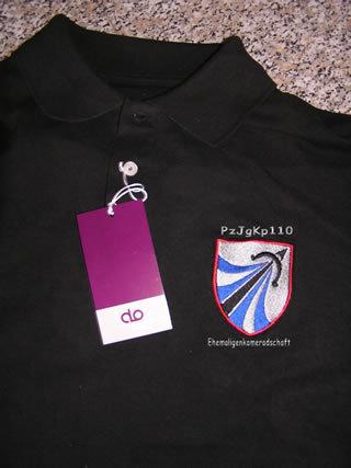 Poloshirt der PzJgKp 110 Ehemaligenkameradschaft Das Shirt, mit einem Vorzugspreis von ca.