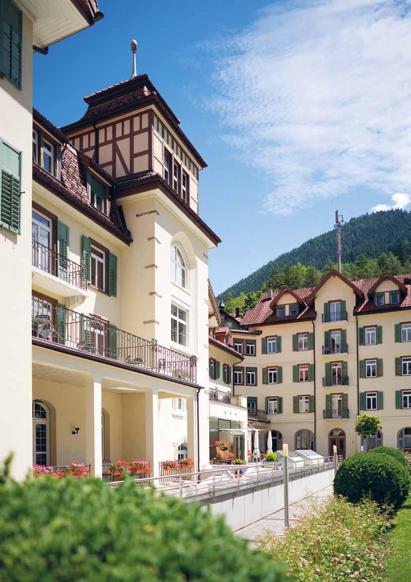 SSTH HOTELFACHSCHULE PASSUGG SSTH SWISS SCHOOL OF TOURISM AND HOSPITALITY Die SSTH bietet mit ihrer Internationalität faszinierende Möglichkeiten für ein Hotelmanagement- Studium in Graubünden.