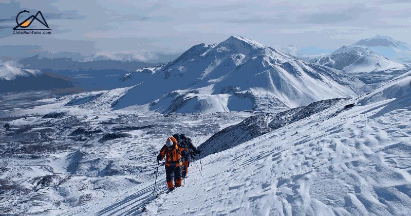 Beschreibung Das chilenische Wüstenhochplateau östlich von Copiapó ist bei Bergsteigern aus aller Welt bekannt, da sich hier die weltweit größte Ansammlung von Sechstausendern befindet.