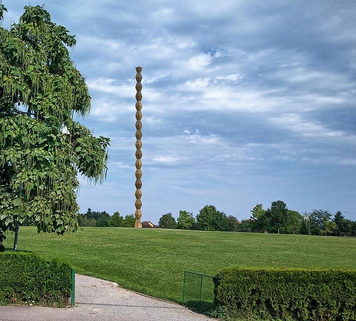 Die höchste Skulptur - von 1937 bis 1948 Constantin Brâncusi (*1876 Hobita / Rumänien 1957 Paris): Endlose Säule (1937) Die Endlose Säule besteht aus 17 gusseisernen Elementen, die -