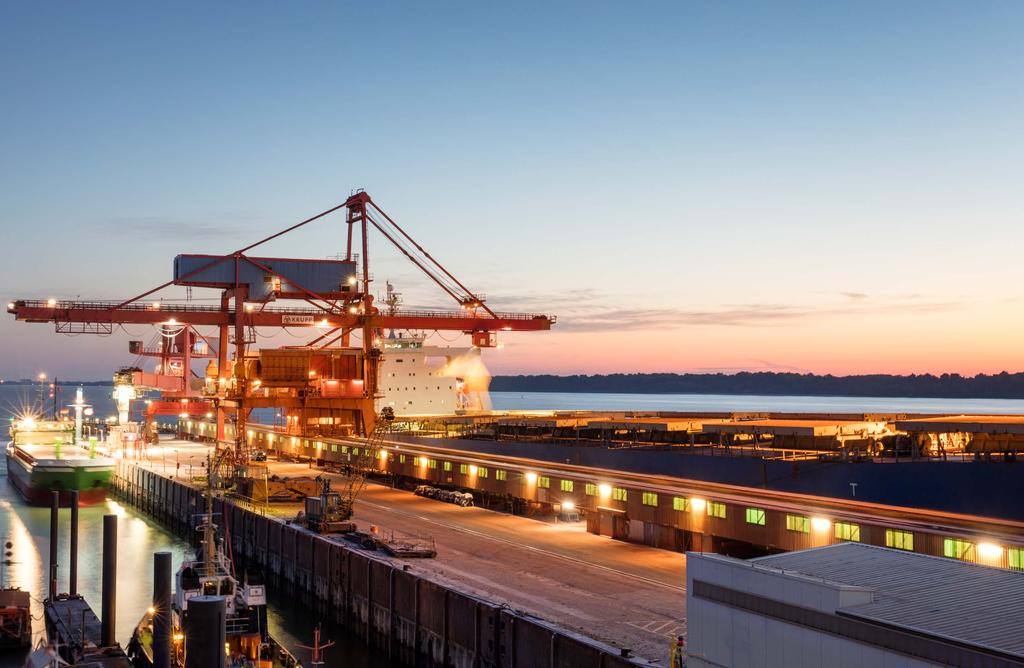 24 Unsere Häfen Seehafen Stade Der Seehafen Stade ist längst mehr als ein leistungsfähiger Hafen für die Chemie- und Aluminium industrie.
