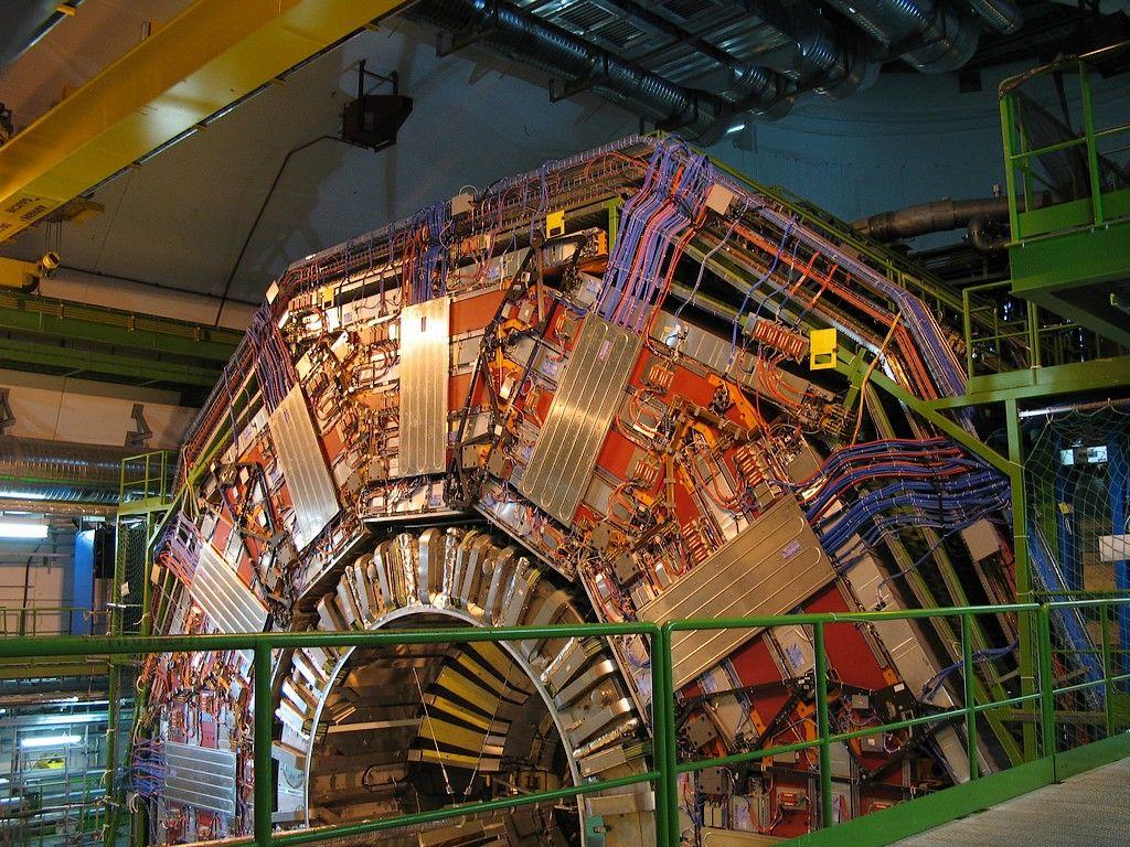 1 Einleitung 1 Einleitung Am 10. September 2008 geht der Large Hadron Collider (LHC), der weltweit gröÿte Teilchenbeschleuniger, am europäischen Kernforschungszentrum CERN 1 in Genf in Betrieb.