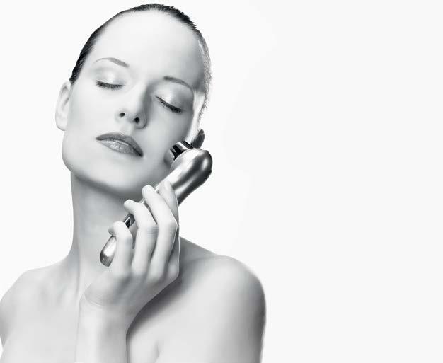 6 7 Anwendung Reinigen Sie vor jeder Anwendung Ihre Haut wie gewohnt. Dann tragen Sie eines der xcential Seren großzügig auf den Schallkopf (1) oder direkt auf die zu behandelnde Hautpartie auf.