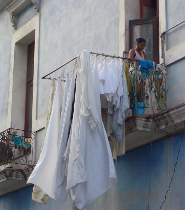 Der Stadtteil Cayo Hueso nahe der Universität von Havanna ist bekannt für seine bröselnden Häuserfassaden, die noch nicht grundlegend saniert werden konnten.