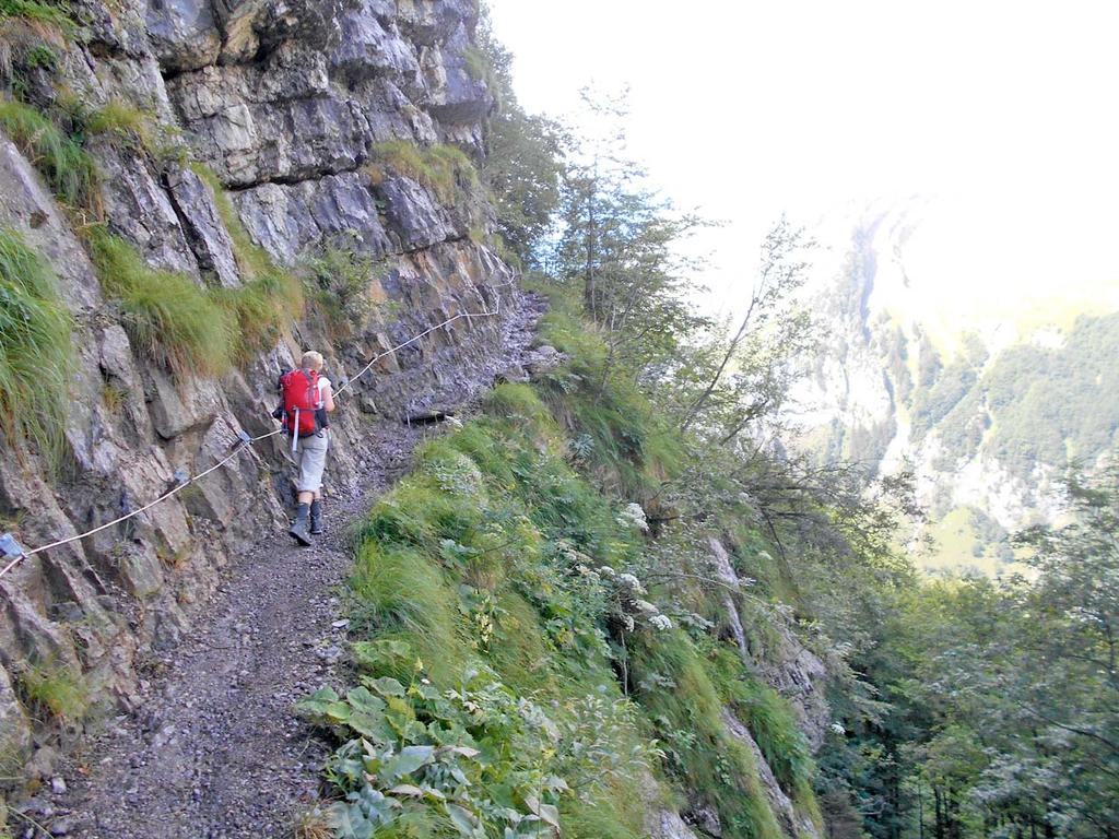 Vom See steigen wir auf zum P.