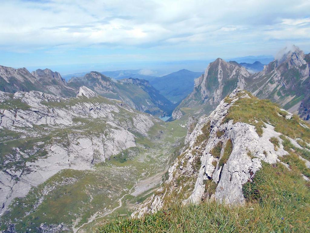 die Hütte erreichen, ein Blick zurück: Unsere heutige Route ist fast ganz.