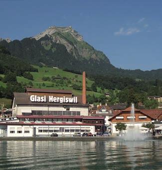 Glasi Hergiswil. Ein Erlebnis für die ganze Familie. Die einzige Glashütte der Schweiz, in welcher Glas noch von Mund und Hand verarbeitet wird, präsentiert das Phänomen «Glas» in all seinen Facetten.