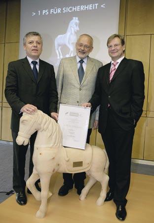 DaimlerChrysler erhält 1 PS für Sicherheit Der DVR hat im April im Rahmen der Automobilmesse International (AMI) in Leipzig den Preis 1 PS für Sicherheit an die DaimlerChrysler AG verliehen.