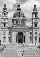 57 Bazilika sv. Štefana v Budapešti. Baziliku s 8500 miestami pre veriacich prišiel dokonca otvoriť v r. 1906 cisár František Jozef (18, 3).