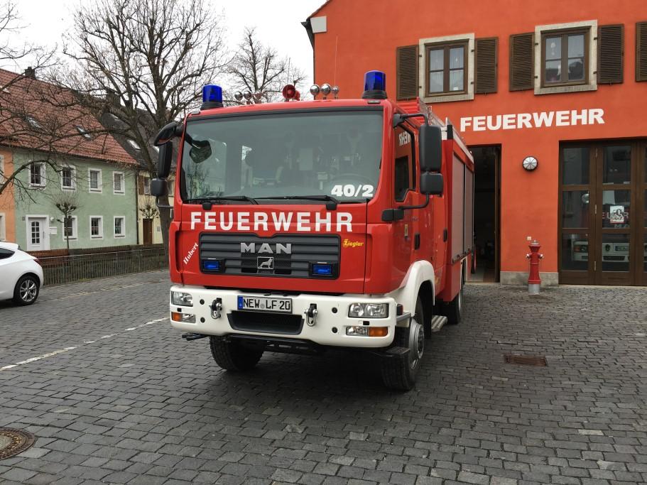 Die Fahrzeuge der Freiwilligen Feuerwehr Floß LÖSCHGRUPPENFAHRZEUG LF 16/12 Florian Floß 40/1 BELADUNG: