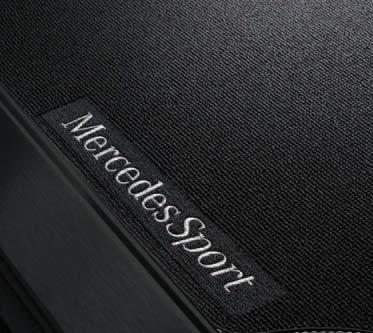 03 Zierblenden Heck, verchromt Glanzvoller Schlussakkord im MercedesSport Individualisierungskonzept für Ihre A-Klasse. 2-teiliges Set.