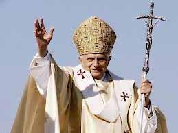 Papst Benedikt XVI gibt das Amt aus seinen Händen Viel ist in der letzten Zeit gesagt und geschrieben worden, als am 11.2.