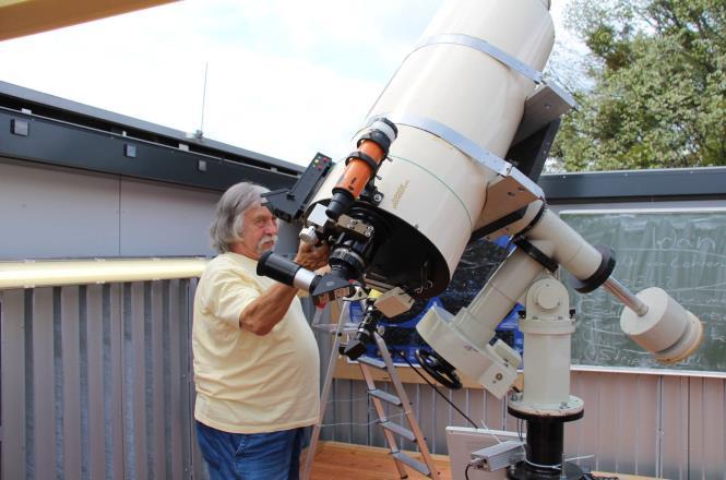 Die Sternwarte wird gemeinsam vom SFN und vom Astronomischen Arbeitskreis Kassel betrieben. Der Autor ist sowohl seit 40 Jahren Vorsitzender des Vereins als auch Gründer und Leiter des SFN.