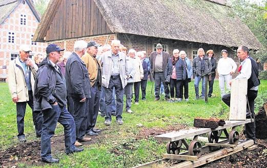 28 WIR VOM DRK Der historische Moorhof Augustendorf war das Ziel des Seniorenausflugs des DRK-Ortsvereins Mittelstenahe.