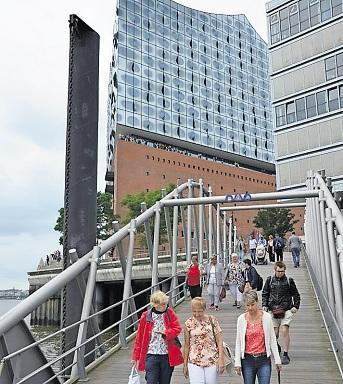 In Hamburg wurde dann die Elbphilharmonie mit ihrer Plaza besucht. Von dieser Aussichtsplattform hatten alle aus 37 Metern Höhe einen faszinierenden Rundumblick auf Hamburg.