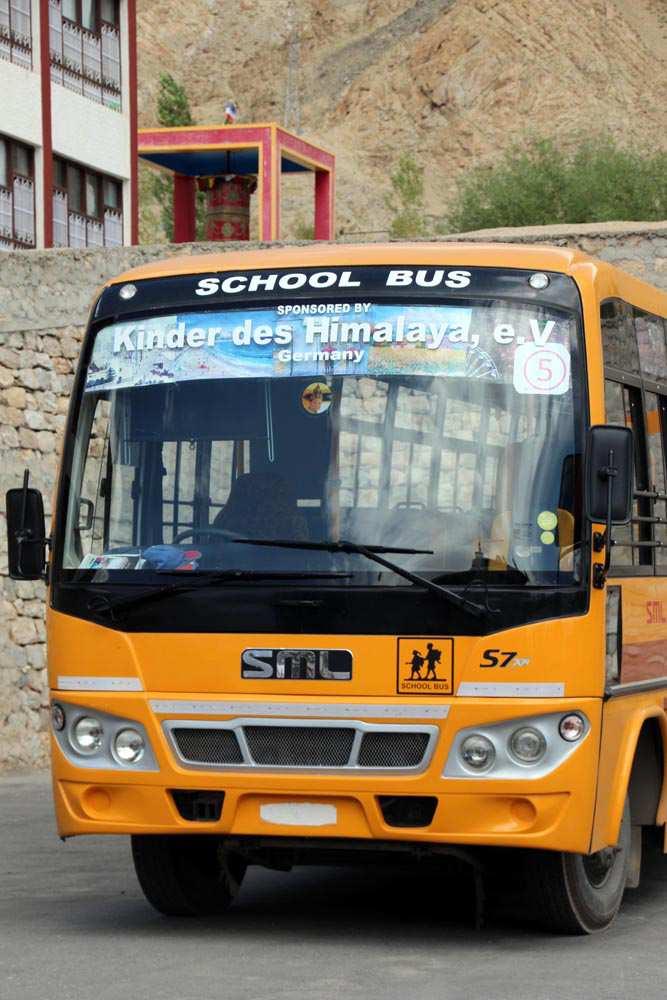 7/8 Vorgefahren war bei Ankunft auch der neue Schoolbus, der Dank großzügiger Spende(n) in 2017 finanziert werden konnte.