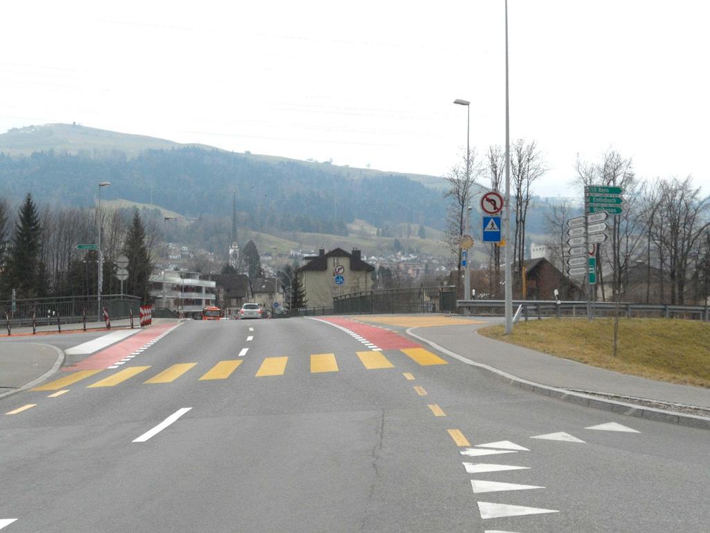 Radstreifen befahren Hellbühlstrasse