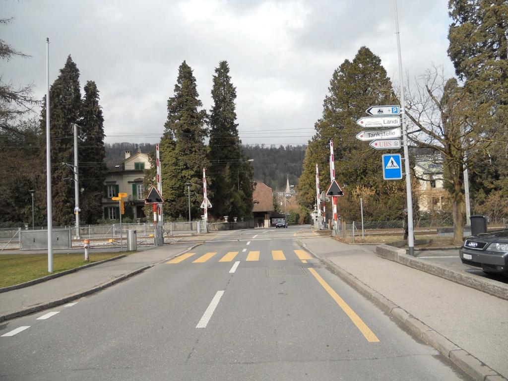 Bahnübergang Hellbühlstrasse 1.
