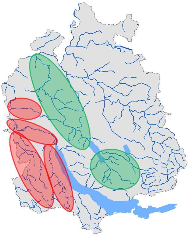 Im Gegensatz zu den Pestiziden, die hauptsächlich in der Landwirtschaft eingesetzt werden und über diffuse Eintragspfade in die Gewässer gelangen, werden in den Siedlungsgebieten verwendete