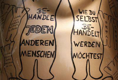 IKP- KMK: Interkulturelle Bildung und Erziehung in der Schule (1996) WichAges Dokument der BildungspoliAk für ALLE SchülerInnen unabhängig ob ausländischer Herkun< oder der Mehrheitsgesellscha<