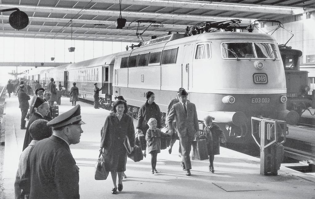 1970 BIS 1997: Zwei Jahrzehnte lang prägte sie den IC-Verkehr, 1991 gab sie 46EINSATZ die Paraderolle an den ICE ab. 03: Japans Vorpreschen in Sachen Hochgeschwindigkeit spornte die DB-Oberen an.