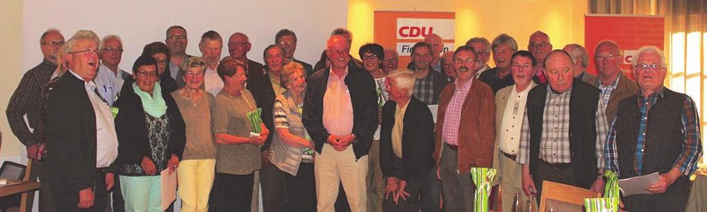 Dort begrüßten sie der Kreisvorsitzende Theo Kruse MdL und der Finnentroper CDU-Vorsitzende Achim Henkel. Beide gemeinsam ehrten die langjährigen Jubilare der Finnentroper CDU.