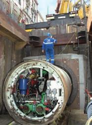 Maximale Arbeitssicherheit Da die Microtunnelanlagen vom Steuercontainer aus bedient werden, ist kein Personal im Rohrstrang erforderlich.