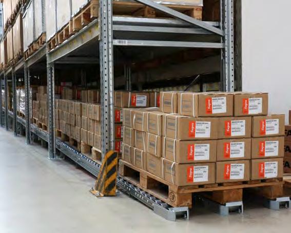 Logistik Personalien Neue Rollenbahn sorgt für mehr Effizienz in der Logistik Containerentladungen mit 20 25 Paletten sind bei uns keine Seltenheit.