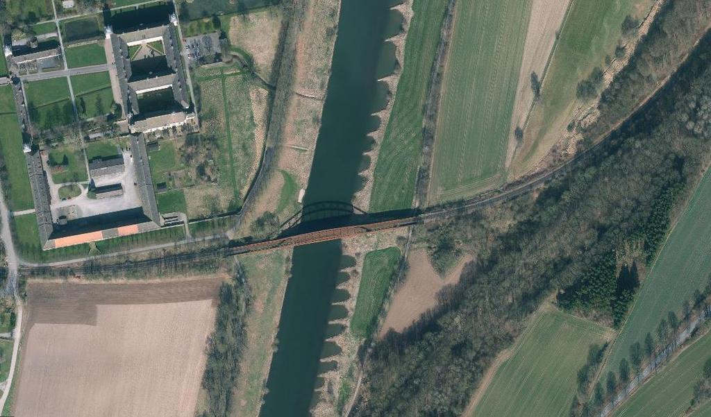 Abbildung 17 Ausschnitt aus dem Panoramafoto vom stillgelegten Bahndamm (Foto: F. Grawe 2015) entspricht Sichtpunkt 17.3. Sichtpunkt 17.4 ist etwas oberhalb des potenziellen Künstlerstandortes angesiedelt (vgl.