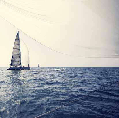 Es gibt verdammt viele Gründe, nicht auf dieses Boot zu steigen. Hohe Wellen, aufziehende Gewitterwolken, schlechte Sicht.