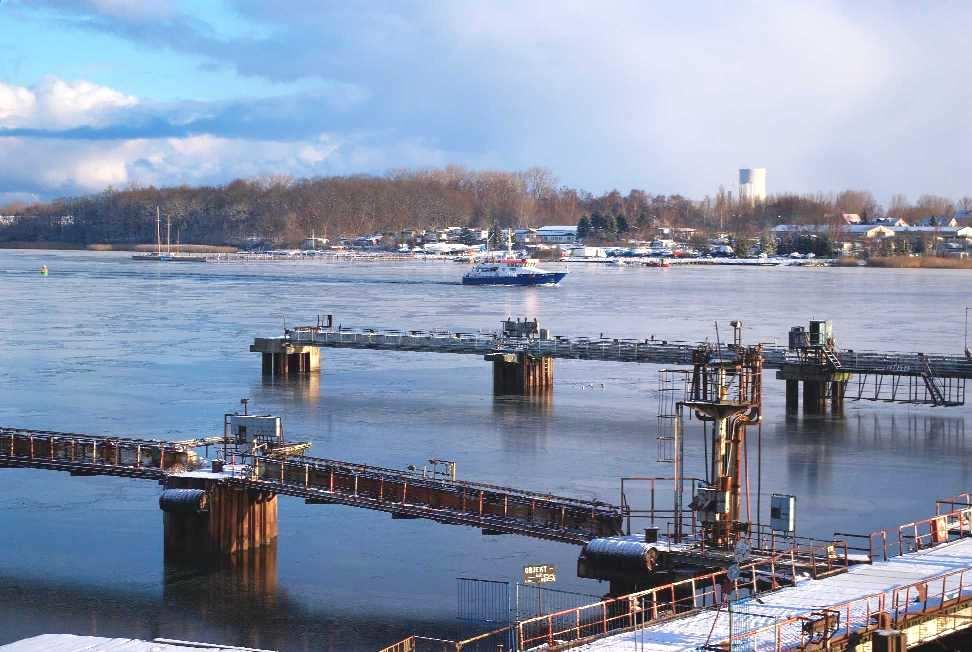 Tabelle 2. Eisverhältnisse in den Gewässern der deutschen Nordseeküste im Winter 2008/09 Beobachtungsstationen Beginn des Ende des Anzahl der Max.