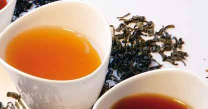 Aromatisierter Grüner Tee JADEMOND Berührung des fein herben Sencha mit dem Gewürzreichtum einer weihnachtlichen Backstube. Zutaten: Tee, Aroma, Orangen- und Rosenblüten.