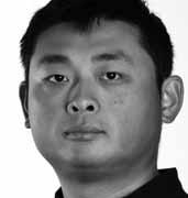 ERSTER GEHARNISCHTER DAGANG ZHANG Dagang Zhang geboren in Jilin, China, absolvierte sein Gesangsstudium an der Universität Mozarteum Salzburg Österreich bei Prof.