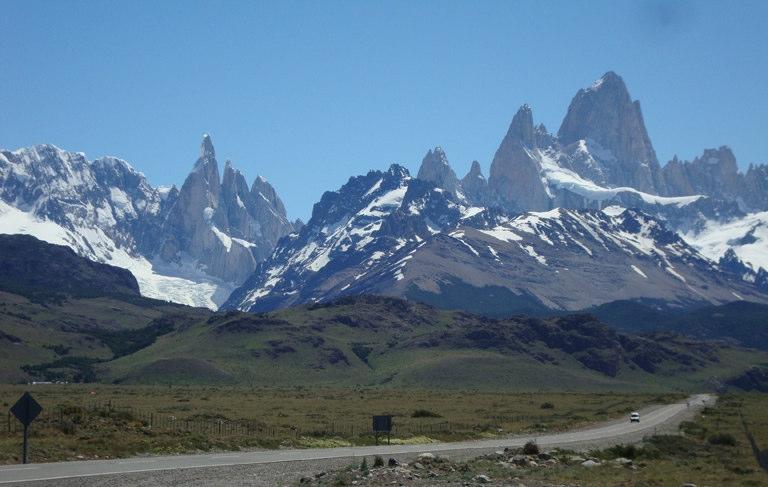 Patagonien unendliche Weiten und atemberaubende Landschaft Verpflegung Grundsätzlich geniessen wir Vollpension. In den Städten essen wir in Restaurants oder im Hotel.