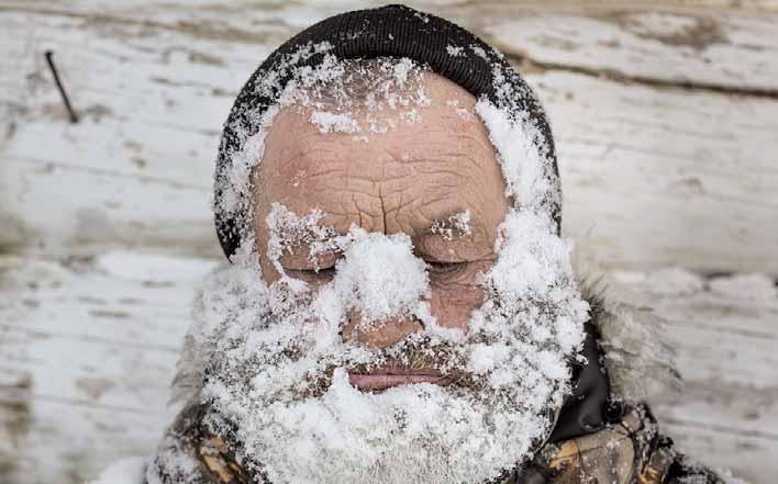 Schlusspunkt Foto: Elena Asonova, Russland Bittere Kälte herrscht in einer kleinen Siedlung im äußersten Norden Russlands im Winter sind es durchschnittlich minus 45 Grad Celsius.