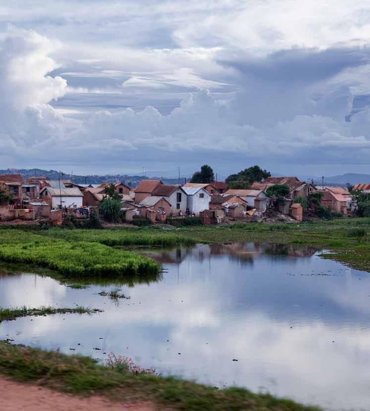 Tag 20 Belo Sur Mer Morondava - Antananarivo, (B,D) Heute segeln Sie wieder nach Morondava, wo Sie den Inlandsflug nach Antananarivo nehmen. Transfer zum Hotel Lapasoa oder Louvre.