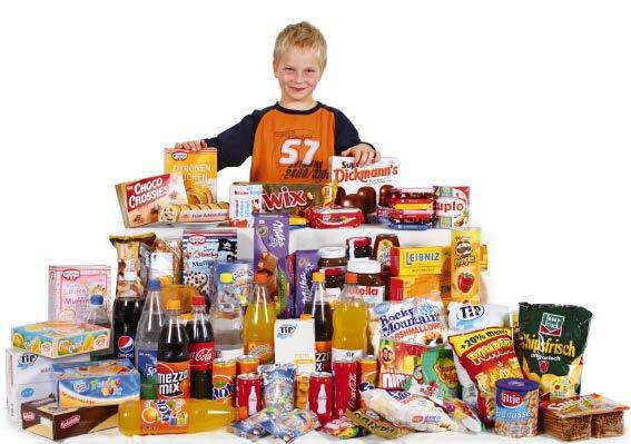 Lebensmittelwerbung zielt besonders auf den jungen Verbraucher Kinder in Deutschland nehmen mehr als doppelt so viele Süßigkeiten