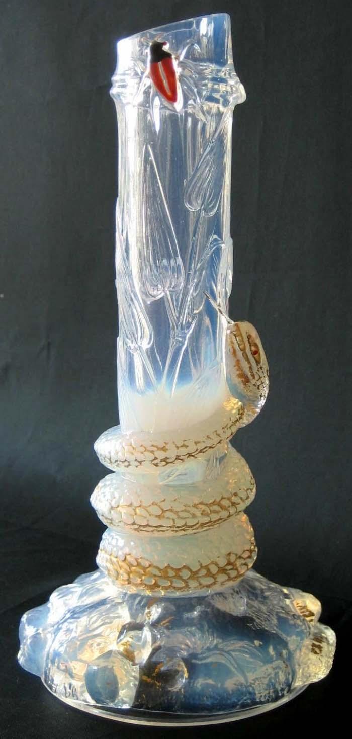2007-3/161 Vase mit einer Schlange farbloses Pressglas,