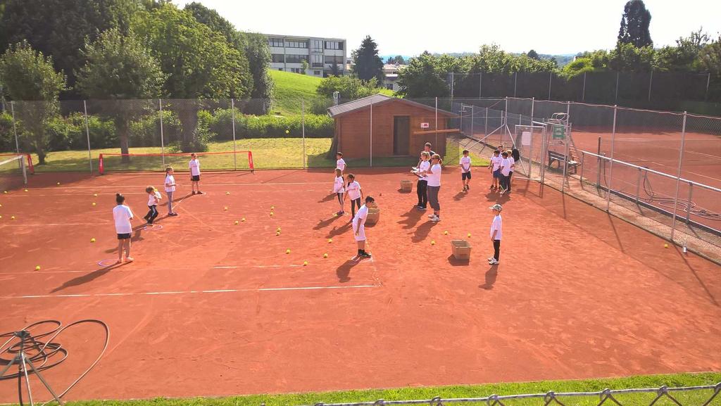 Grundschulcup 2016 Anfang Juli richtete der Tenniskreis Limburg-Weilburg seinen jährlichen Grundschulcup auf unserer Anlage in Weilburg aus.